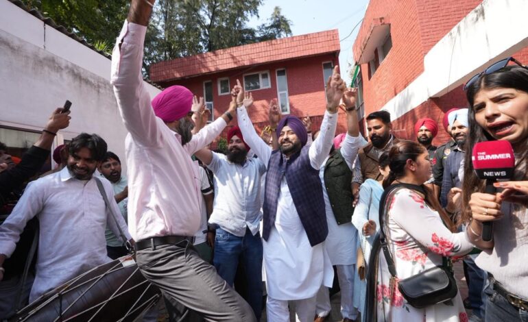 ਆਪ ਪੰਜਾਬ ਨੇ ਅਰਵਿੰਦ ਕੇਜਰੀਵਾਲ ਅਤੇ ਆਪ ਆਗੂਆਂ ਦੇ ਹੱਕ ਵਿੱਚ ਅਦਾਲਤ ਦੇ ਫੈਸਲੇ ਦਾ ਚੰਡੀਗੜ੍ਹ ਵਿੱਚ ਮਨਾਇਆ ਜਸ਼ਨ