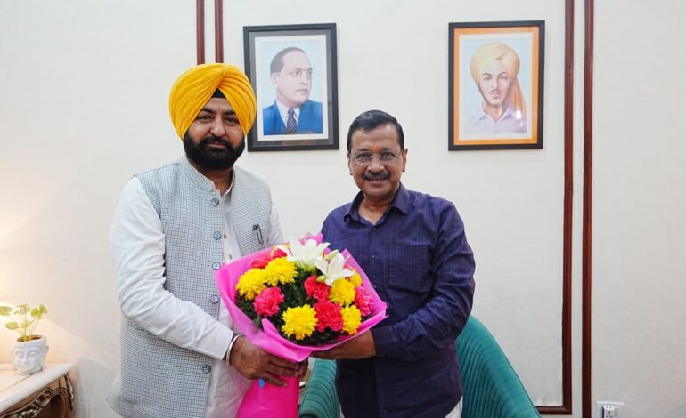 ਹਰਦੀਪ ਸਿੰਘ ਮੁੰਡੀਆ ਨੇ ਨਵੀਂ ਦਿੱਲੀ ਵਿਖੇ ਅਰਵਿੰਦ ਕੇਜਰੀਵਾਲ ਤੇ ਮਨੀਸ਼ ਸਿਸੋਦੀਆ ਨੂੰ ਮਿਲ ਕੇ ਮੁਬਾਰਕਬਾਦ ਦਿੱਤੀ