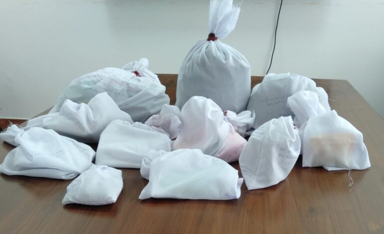 ਅੰਮ੍ਰਿਤਸਰ ਵਿੱਚ ਵੱਖ-ਵੱਖ ਨਸ਼ੀਲੇ ਪਦਾਰਥਾਂ ਅਤੇ ਗੈਰ-ਕਾਨੂੰਨੀ ਹਥਿਆਰਾਂ ਦੀ ਤਸਕਰੀ ਮਾਡਿਊਲ ਨਾਲ ਜੁੜੇ 10 ਵਿਅਕਤੀ ਕਾਬੂ; 5.4 ਕਿਲੋਗ੍ਰਾਮ ਹੈਰੋਇਨ, 3 ਪਿਸਤੌਲ ਬਰਾਮਦ