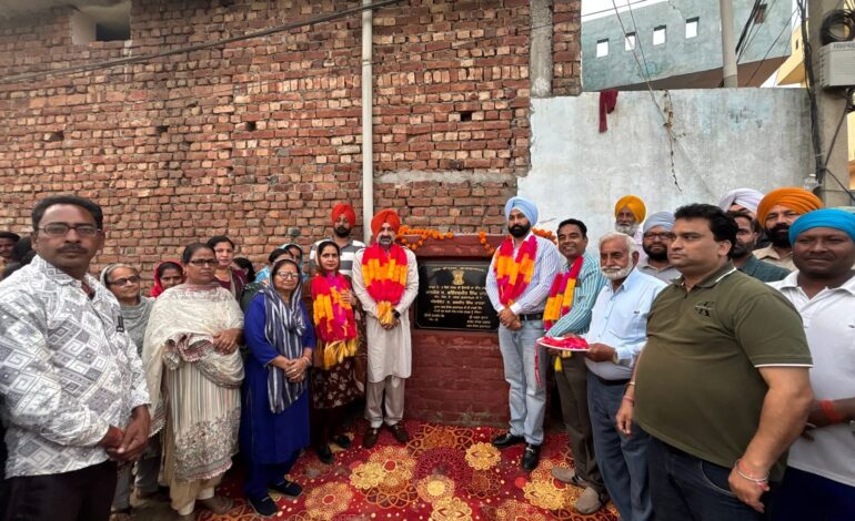 ਵਿਧਾਇਕ ਪਾਹੜਾ ਵੱਲੋਂ ਵਾਰਡ ਨੰਬਰ-3 ਵਿੱਚ ਗਲੀਆਂ, ਸੀਵਰੇਜ ਅਤੇ ਸੜਕ ਉਸਾਰੀ ਦਾ ਉਦਘਾਟਨ