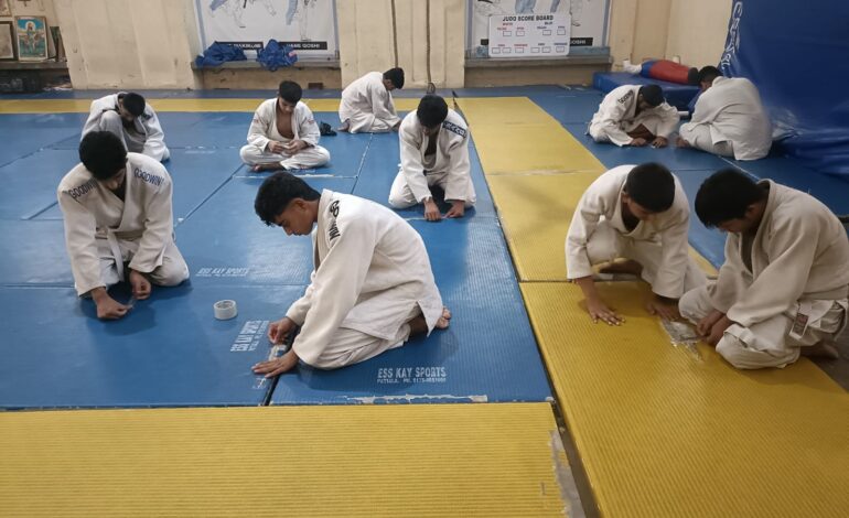 ਪਾਟੇ ਹੋਏ ਜੂਡੋ ਮੈਟ ਉਪਰ  ਟ੍ਰੇਨਿੰਗ ਕਰ ਕੇ ਚੈਂਪੀਅਨ ਬਣਨ ਦੇ ਸੁਪਨੇ ਪੂਰੇ ਕਰ ਰਹੇ ਹਨ ਗੁਰਦਾਸਪੁਰ ਦੇ ਖਿਡਾਰੀ