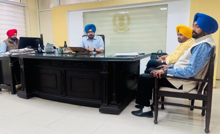 ਵਧੀਕ ਡਿਪਟੀ ਕਮਿਸ਼ਨਰ ਗੁਰਸਿਮਰਨ ਸਿੰਘ ਢਿੱਲੋਂ ਵੱਲੋਂ ਤੀਜੇ ਲਿੰਗ ਦੀਆਂ ਨਵੀਆਂ ਵੋਟਾਂ ਬਣਾਉਣ ਸਬੰਧੀ ਸਵੀਪ ਮੈਂਬਰਾਂ ਨਾਲ ਮੀਟਿੰਗ 