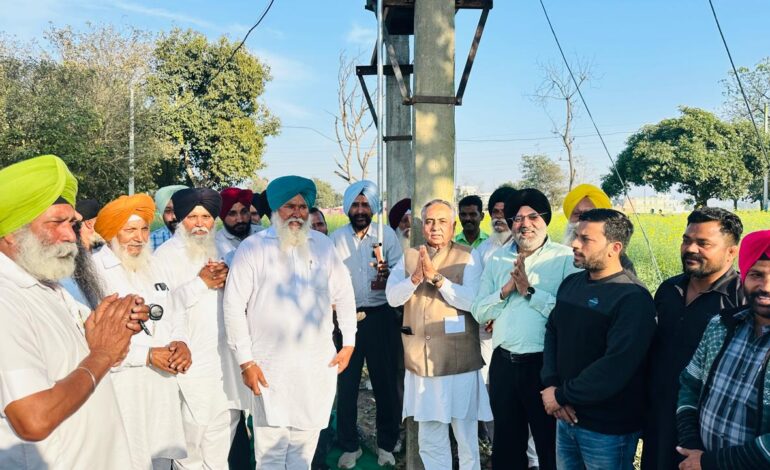 ਰਮਨ ਬਹਿਲ ਵੱਲੋਂ ਪਿੰਡ ਭੁੱਲੇਚੱਕ ਵਿੱਚ 6 ਲੱਖ ਦੀ ਲਾਗਤ ਨਾਲ ਲਗਾਏ ਗਏ ਦੋ ਟਰਾਂਸਫਾਰਮਰਾਂ ਦਾ ਉਦਘਾਟਨ