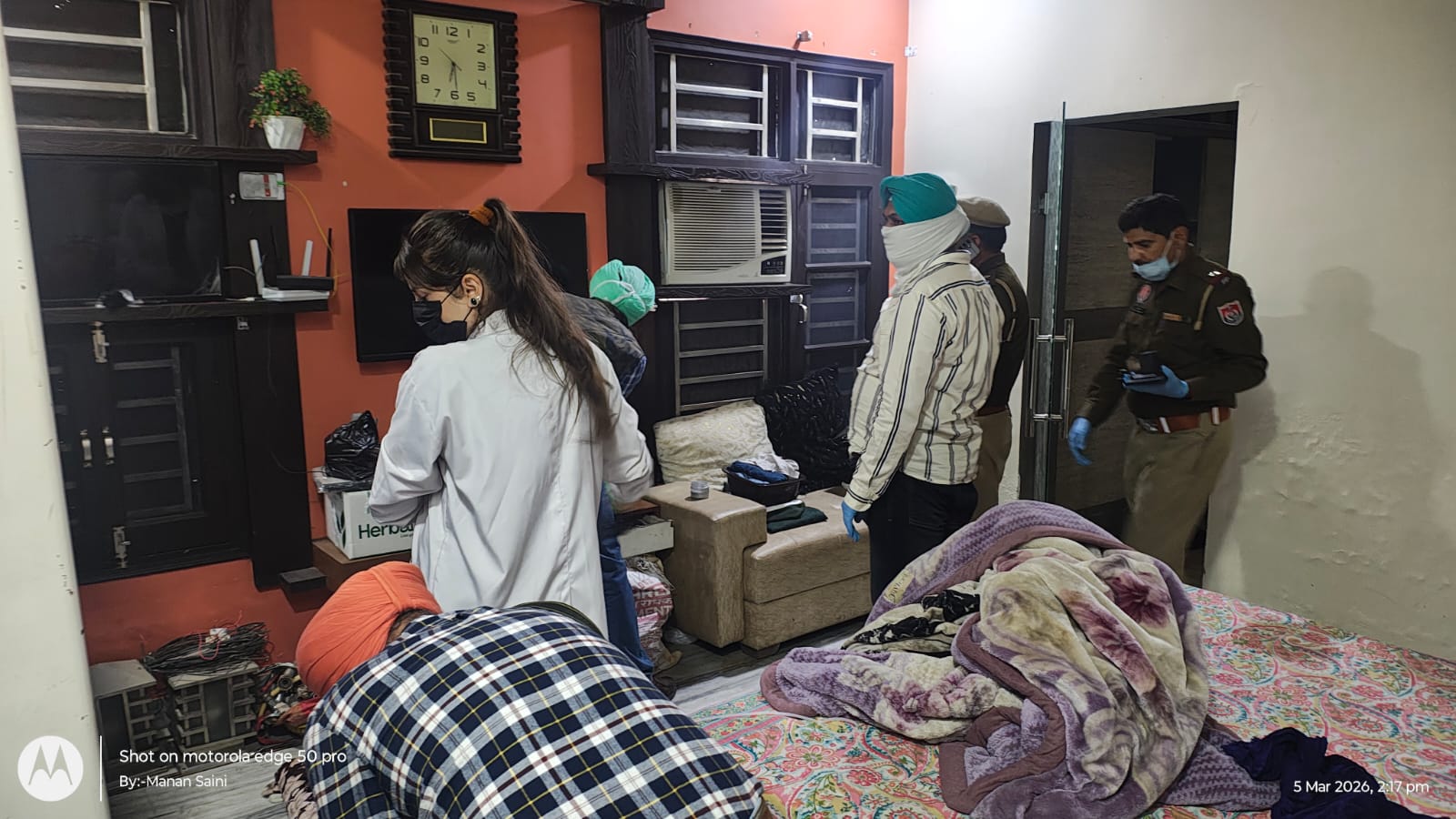 ਸੁਨਿਆਰੇ ਦੇ ਘਰ ਦਿਨ-ਦਿਹਾੜੇ ਕਰੋੜਾ ਦੀ ਲੁੱਟ, ਨਿਹੰਗਾਂ ਦੇ ਬਾਣੇ ਵਿੱਚ ਆਏ ਹਥਿਆਰਬੰਦ ਲੁਟੇਰਿਆਂ ਨੇ ਪਰਿਵਾਰ ਨੂੰ ਬੰਧਕ ਬਣਾ ਕੇ ਦਿੱਤਾ ਵਾਰਦਾਤ ਨੂੰ ਅੰਜਾਮ