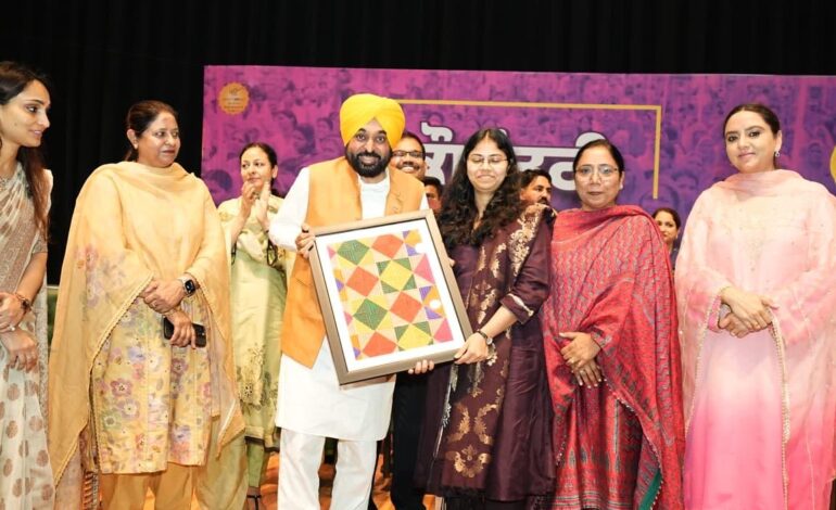 ਮੁੱਖ ਮੰਤਰੀ ਭਗਵੰਤ ਸਿੰਘ ਮਾਨ ਵੱਲੋਂ ਪੰਜਾਬ ਨੂੰ ਦੇਸ਼ ਦਾ ਮੋਹਰੀ ਸੂਬਾ ਬਣਾਉਣ ਲਈ ਲੜਕੀਆਂ ਨੂੰ ਸਮਾਜਿਕ-ਆਰਥਿਕ ਵਿਕਾਸ ਵਿੱਚ ਸਰਗਰਮ ਭਾਈਵਾਲ ਬਣਨ ਦਾ ਸੱਦਾ
