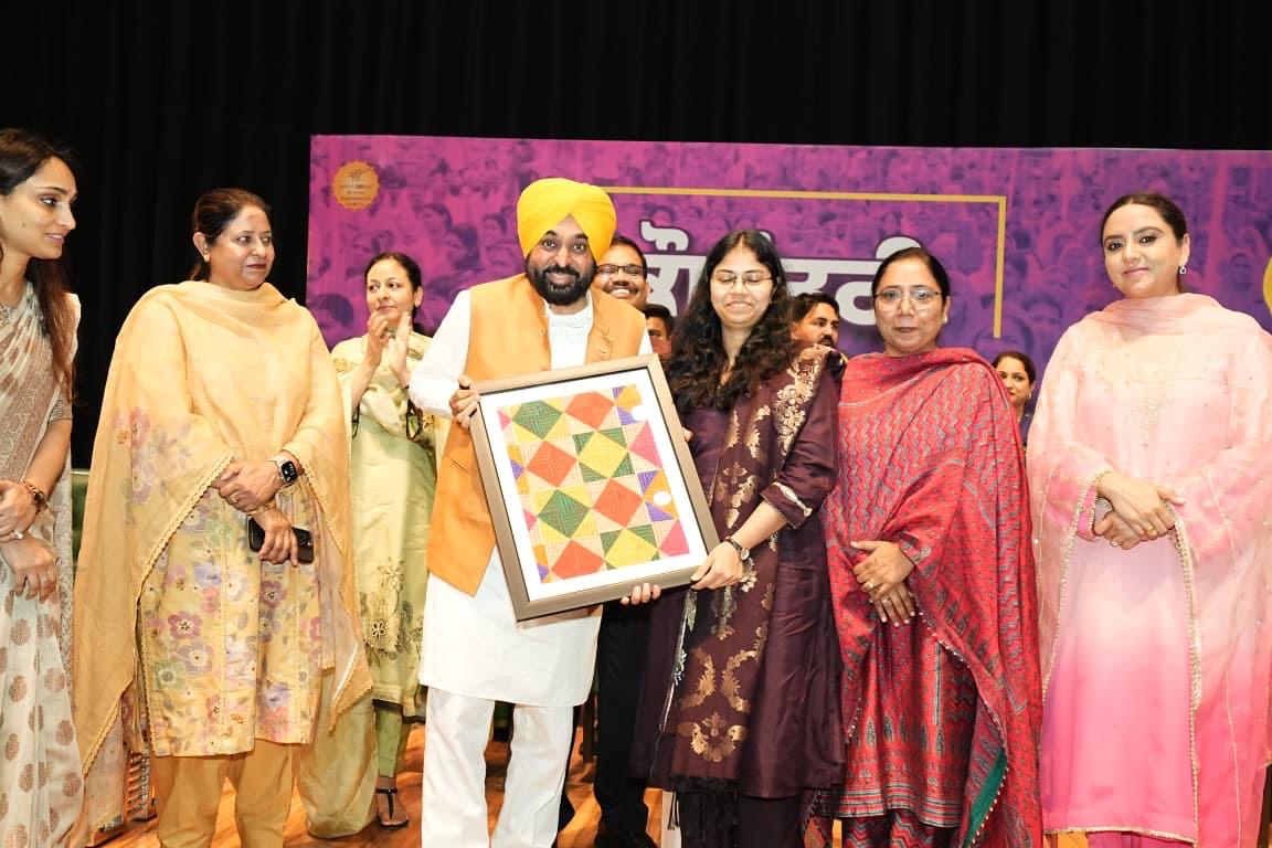 ਮੁੱਖ ਮੰਤਰੀ ਭਗਵੰਤ ਸਿੰਘ ਮਾਨ ਵੱਲੋਂ ਪੰਜਾਬ ਨੂੰ ਦੇਸ਼ ਦਾ ਮੋਹਰੀ ਸੂਬਾ ਬਣਾਉਣ ਲਈ ਲੜਕੀਆਂ ਨੂੰ ਸਮਾਜਿਕ-ਆਰਥਿਕ ਵਿਕਾਸ ਵਿੱਚ ਸਰਗਰਮ ਭਾਈਵਾਲ ਬਣਨ ਦਾ ਸੱਦਾ