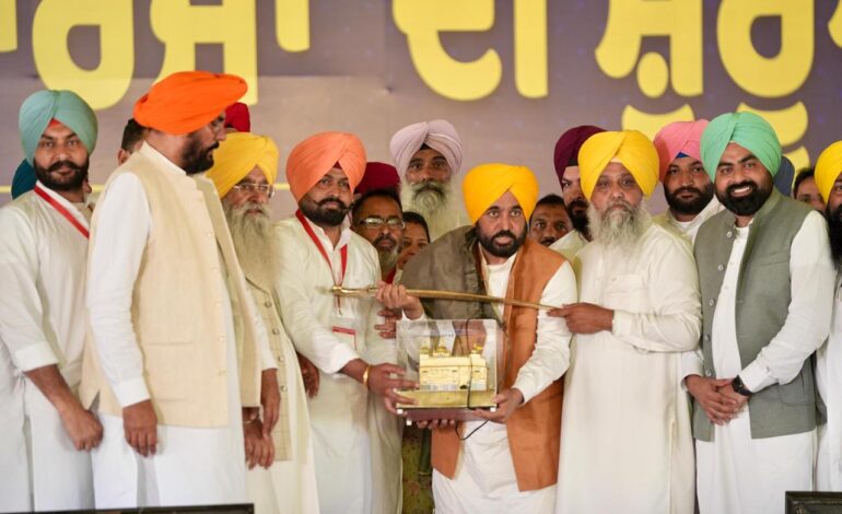 ’ਆਪ’ ਸਰਕਾਰ ਲੰਬੇ ਸਮੇਂ ਤੋਂ ਅੱਖੋਂ ਪਰੋਖੇ ਰਹੇ ਸਰਹੱਦੀ ਖੇਤਰਾਂ ਵਿੱਚ ਸੜਕਾਂ, ਨੌਕਰੀਆਂ ਅਤੇ ਨਾਗਰਿਕ ਸੇਵਾਵਾਂ ਪ੍ਰਦਾਨ ਕਰਕੇ ਨੁਹਾਰ ਬਦਲਣ ਲਈ ਵਚਨਬੱਧ: ਮੁੱਖ ਮੰਤਰੀ ਭਗਵੰਤ ਸਿੰਘ ਮਾਨ