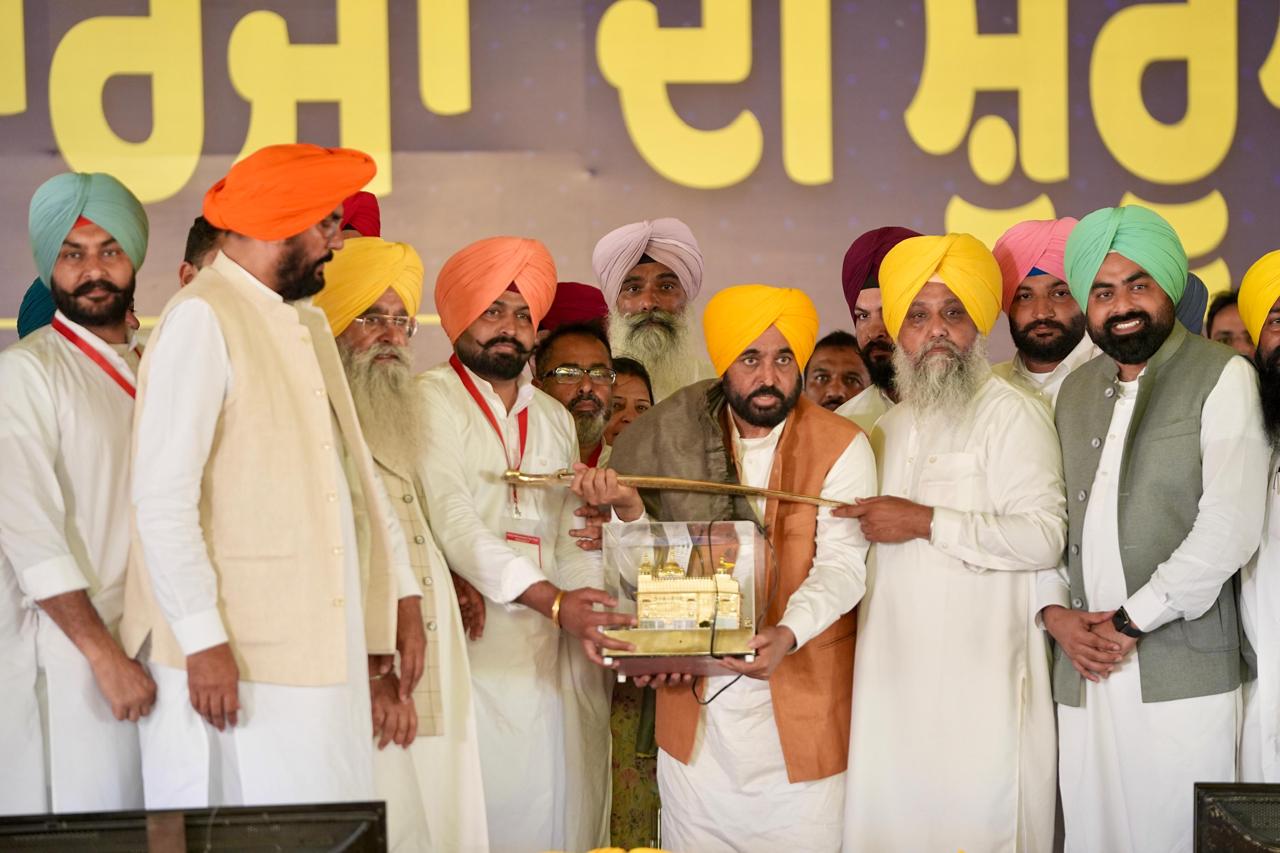 ’ਆਪ’ ਸਰਕਾਰ ਲੰਬੇ ਸਮੇਂ ਤੋਂ ਅੱਖੋਂ ਪਰੋਖੇ ਰਹੇ ਸਰਹੱਦੀ ਖੇਤਰਾਂ ਵਿੱਚ ਸੜਕਾਂ, ਨੌਕਰੀਆਂ ਅਤੇ ਨਾਗਰਿਕ ਸੇਵਾਵਾਂ ਪ੍ਰਦਾਨ ਕਰਕੇ ਨੁਹਾਰ ਬਦਲਣ ਲਈ ਵਚਨਬੱਧ: ਮੁੱਖ ਮੰਤਰੀ ਭਗਵੰਤ ਸਿੰਘ ਮਾਨ