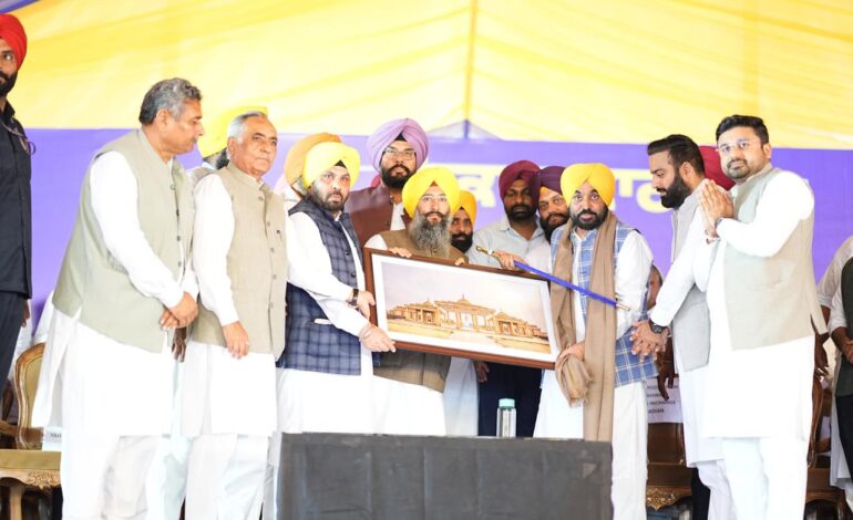 ਅਸੀਂ ਸਰਕਾਰੀ ਸਕੂਲਾਂ ਦੇ ਅਧਿਆਪਕਾਂ ਨੂੰ ਸਿਖਲਾਈ ਲਈ ਵਿਦੇਸ਼ ਭੇਜ ਰਹੇ ਹਾਂ ਤਾਂ ਜੋ ਸਾਡੇ ਬੱਚਿਆਂ ਨੂੰ ਪੜ੍ਹਨ ਲਈ ਵਿਦੇਸ਼ ਨਾ ਜਾਣਾ ਪਵੇ: ਮੁੱਖ ਮੰਤਰੀ ਭਗਵੰਤ ਸਿੰਘ ਮਾਨ