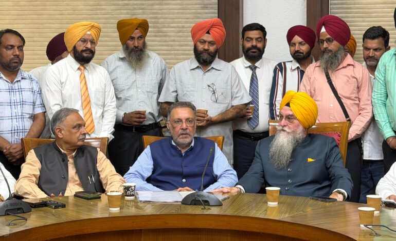 ਸਪੀਕਰ ਕੁਲਤਾਰ ਸਿੰਘ ਸੰਧਵਾਂ ਅਤੇ ਸਿਹਤ ਮੰਤਰੀ ਡਾ. ਬਲਬੀਰ ਸਿੰਘ ਵੱਲੋਂ ਪੰਜਾਬ ਵਿਧਾਨ ਸਭਾ ਵਿੱਚ ਇਲੈਕਟ੍ਰੋਹੋਮਿਓਪੈਥੀ ਡਾਕਟਰਜ਼ ਐਸੋਸੀਏਸ਼ਨ ਪੰਜਾਬ ਦੇ ਵਫ਼ਦ ਨਾਲ ਮੀਟਿੰਗ