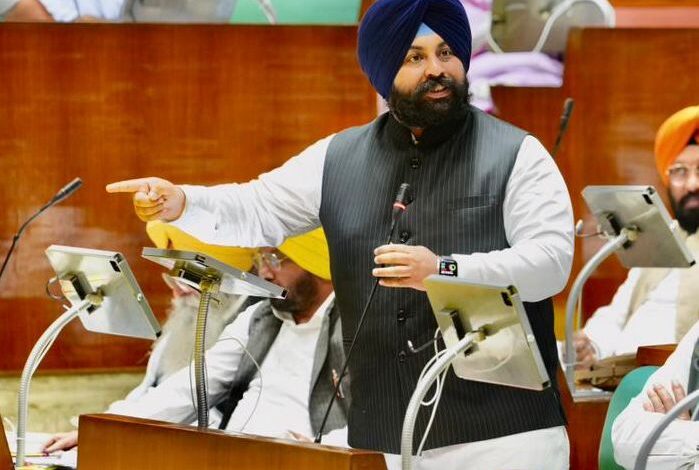 ਹਰਜੋਤ ਸਿੰਘ ਬੈਂਸ ਨੇ ਵਿੱਤ ਮੰਤਰੀ ਚੀਮਾ ਵਿਰੁੱਧ ਅਪਮਾਨਜਨਕ ਟਿੱਪਣੀ ਕਰਨ ‘ਤੇ ਸੁਖਪਾਲ ਖਹਿਰਾ ਨੂੰ ਕਰੜੇ ਹੱਥੀਂ ਲਿਆ