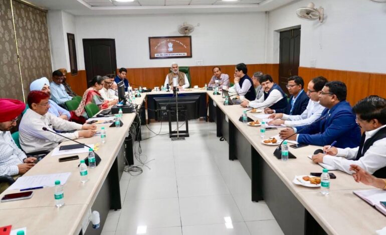 ਕੇਂਦਰ ਸਰਕਾਰ ਨੂੰ ਪੱਛਮੀ ਏਸ਼ੀਆ ਵਿੱਚ ਤਣਾਅ ਦੇ ਮੱਦੇਨਜ਼ਰ ਐਲਪੀਜੀ, ਪੈਟਰੋਲ, ਡੀਜ਼ਲ ਦੀ ਕੋਈ ਕਮੀ ਨਹੀਂ ਆਉਣ ਦੇਣੀ ਚਾਹੀਦੀ: ਲਾਲ ਚੰਦ ਕਟਾਰੂਚੱਕ