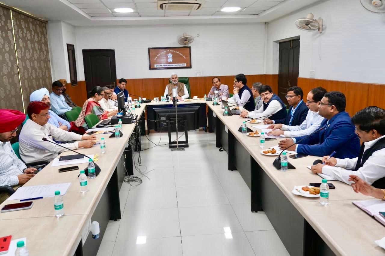 ਕੇਂਦਰ ਸਰਕਾਰ ਨੂੰ ਪੱਛਮੀ ਏਸ਼ੀਆ ਵਿੱਚ ਤਣਾਅ ਦੇ ਮੱਦੇਨਜ਼ਰ ਐਲਪੀਜੀ, ਪੈਟਰੋਲ, ਡੀਜ਼ਲ ਦੀ ਕੋਈ ਕਮੀ ਨਹੀਂ ਆਉਣ ਦੇਣੀ ਚਾਹੀਦੀ: ਲਾਲ ਚੰਦ ਕਟਾਰੂਚੱਕ