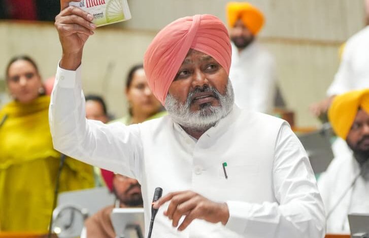 ਮਹਿਲਾਵਾਂ ਵਿਰੁੱਧ ਅਪਮਾਨਜਨਕ ਟਿੱਪਣੀਆਂ ਅਤੇ ਭੱਦੀ ਸ਼ਬਦਾਵਲੀ ਬਿਲਕੁਲ ਵੀ ਬਰਦਾਸ਼ਤ ਯੋਗ ਨਹੀਂ; ਕਾਂਗਰਸੀ ਵਿਧਾਇਕ ਸੁਖਪਾਲ ਸਿੰਘ ਖਹਿਰਾ ਤੁਰੰਤ ਮੁਆਫ਼ੀ ਮੰਗਣ: ਹਰਪਾਲ ਸਿੰਘ ਚੀਮਾ