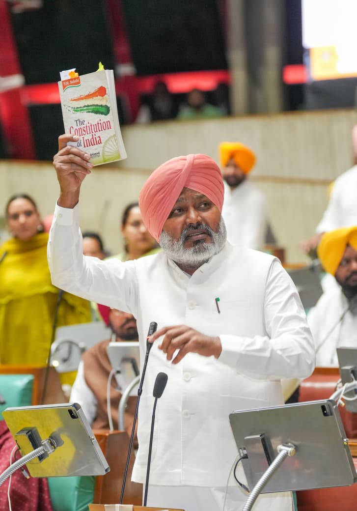 ਮਹਿਲਾਵਾਂ ਵਿਰੁੱਧ ਅਪਮਾਨਜਨਕ ਟਿੱਪਣੀਆਂ ਅਤੇ ਭੱਦੀ ਸ਼ਬਦਾਵਲੀ ਬਿਲਕੁਲ ਵੀ ਬਰਦਾਸ਼ਤ ਯੋਗ ਨਹੀਂ; ਕਾਂਗਰਸੀ ਵਿਧਾਇਕ ਸੁਖਪਾਲ ਸਿੰਘ ਖਹਿਰਾ ਤੁਰੰਤ ਮੁਆਫ਼ੀ ਮੰਗਣ: ਹਰਪਾਲ ਸਿੰਘ ਚੀਮਾ