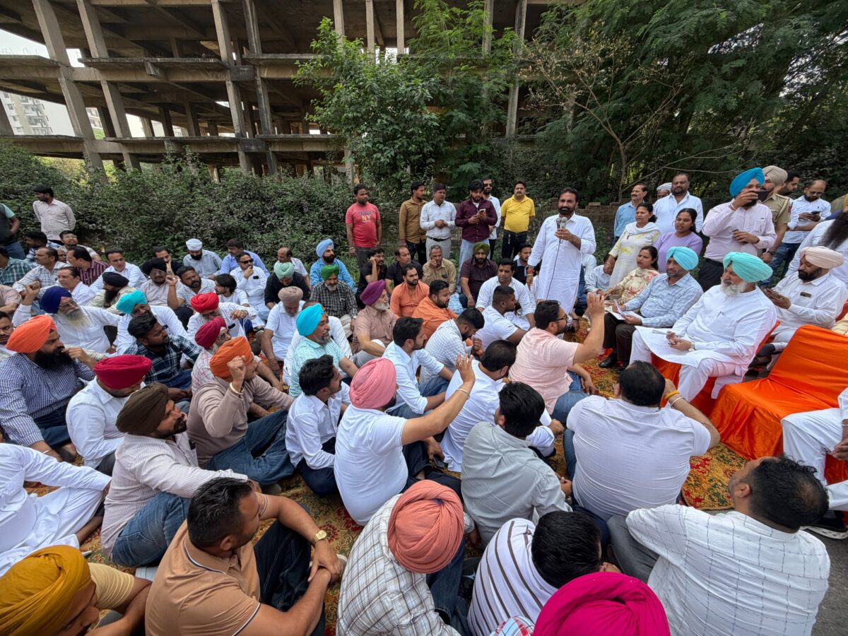 ਸਾਬਕਾ ਸਿਹਤ ਮੰਤਰੀ ਬਲਬੀਰ ਸਿੰਘ ਸਿੱਧੂ ਦੀ ਅਗਵਾਈ ਵਿੱਚ ਸਮੂਹ ਮੋਹਾਲੀ ਕਾਂਗਰਸ ਵੱਲੋਂ ਪੰਜਾਬ ਪੁਲਿਸ ਦੀ ਧੱਕੇਸ਼ਾਹੀ ਖ਼ਿਲਾਫ਼ ਐੱਸਐੱਸਪੀ ਦਫ਼ਤਰ ਬਾਹਰ ਰੋਸ ਪ੍ਰਦਰਸ਼ਨ*