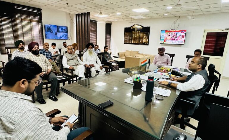 ਡਿਪਟੀ ਕਮਿਸ਼ਨਰ ਆਦਿੱਤਿਆ ਉੱਪਲ ਵੱਲੋਂ ਗੈਸ ਏਜੰਸੀਆਂ, ਪੈਟਰੋਲ ਪੰਪ ਮਾਲਕਾਂ ਅਤੇ ਅਧਿਕਾਰੀਆਂ ਨਾਲ ਮੀਟਿੰਗ