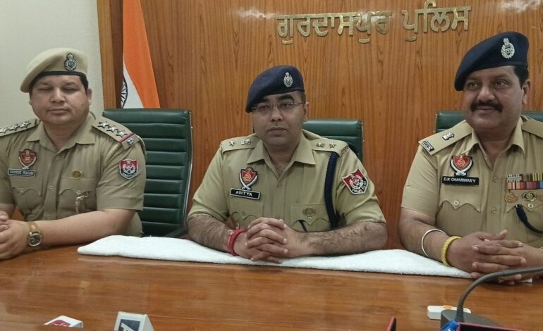 ਗੁਰਦਾਸਪੁਰ ਪੁਲਿਸ ਦਾ ਵੱਡਾ ਐਕਸ਼ਨ: ਸੁਨਿਆਰੇ ਦੇ ਘਰ ਲੁੱਟ ਦੇ 4 ਦੋਸ਼ੀ ਕਾਬੂ, 1.85 ਕਰੋੜ ਦੀ ਕੀਤੀ ਬ੍ਰਾਮਦਗੀ