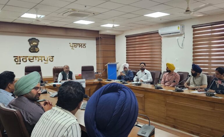 ਡਿਪਟੀ ਕਮਿਸ਼ਨਰ ਆਦਿੱਤਿਆ ਉੱਪਲ ਵੱਲੋਂ ਆਇਲ ਕੰਪਨੀ ਦੇ ਸੇਲਜ ਅਫ਼ਸਰਾਂ ਅਤੇ ਗੈਸ ਏਜੰਸੀਆਂ ਦੇ ਡਿਸਟਰੀਬਿਊਟਰਾਂ ਨਾਲ ਮੀਟਿੰਗ