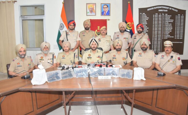 ਅੰਮ੍ਰਿਤਸਰ ਵਿੱਚ ਸਰਹੱਦ ਪਾਰੋਂ ਚਲ ਰਹੇ ਤਸਕਰੀ ਮਾਡਿਊਲਾਂ ਨਾਲ ਜੁੜੇ 6 ਵਿਅਕਤੀ ਗ੍ਰਿਫਤਾਰ; ਤਿੰਨ ਪੀਐਕਸ-5.7 ਸਮੇਤ ਛੇ ਪਿਸਤੌਲਾਂ ਬਰਾਮਦ