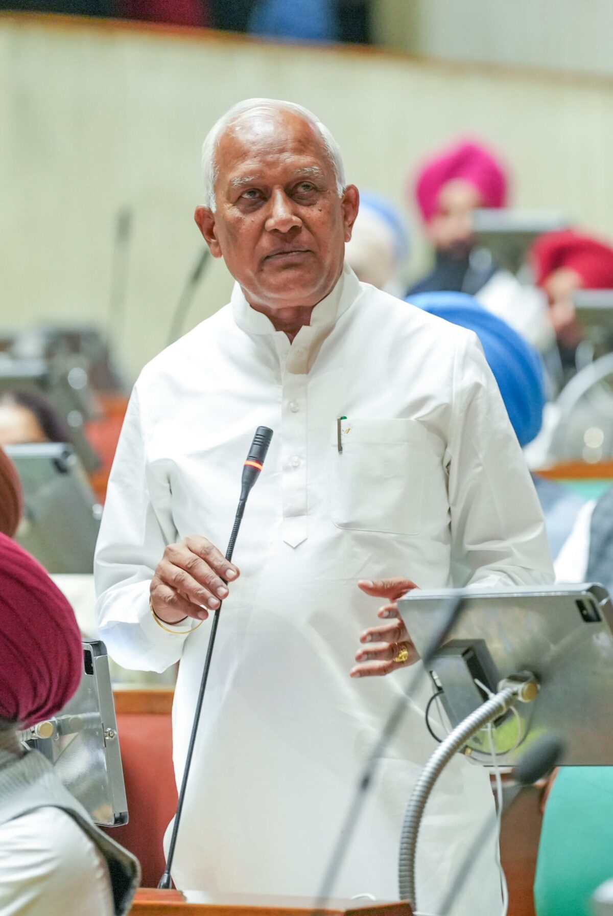 ਖਣਨ ਮੰਤਰੀ ਬਰਿੰਦਰ ਕੁਮਾਰ ਗੋਇਲ ਨੇ ਵਿਰੋਧੀ ਧਿਰ ਦੇ ਆਗੂ ਨੂੰ ਕਰੜੇ ਹੱਥੀਂ ਲਿਆ