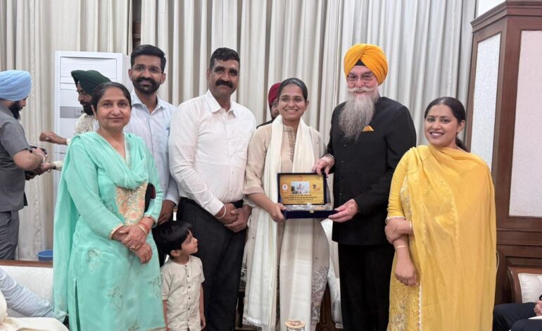 ਸਪੀਕਰ ਨੇ ਸਿਵਲ ਸੇਵਾਵਾਂ ਪ੍ਰੀਖਿਆ ਦੇ ਸਫ਼ਲ ਵਿਦਿਆਰਥੀਆਂ ਨੂੰ ਪੰਜਾਬ ਵਿਧਾਨ ਸਭਾ ਵਿੱਚ ਕੀਤਾ ਸਨਮਾਨਿਤ