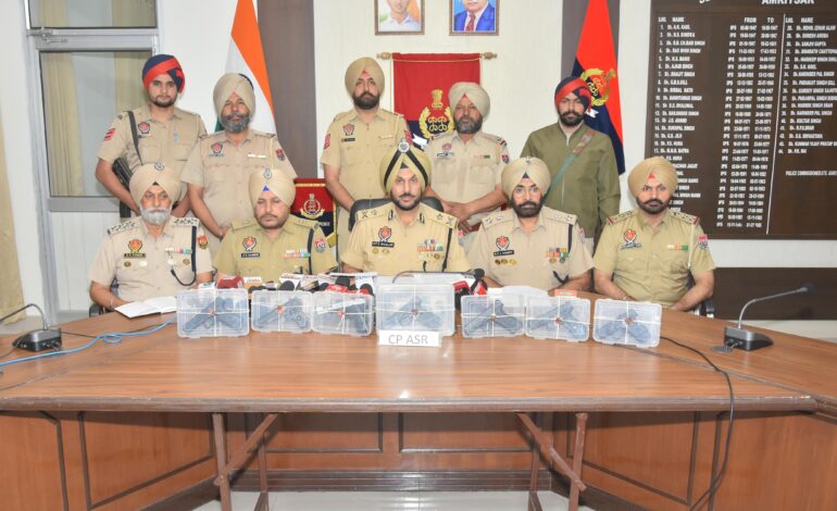 ਸਰਹੱਦ ਪਾਰੋਂ ਚੱਲ ਰਹੇ ਹਥਿਆਰ ਤਸਕਰੀ ਮਾਡਿਊਲ ਦਾ ਪਰਦਾਫਾਸ਼, ਨਾਬਾਲਗ ਸਮੇਤ ਛੇ ਦੋਸ਼ੀ ਅੰਮ੍ਰਿਤਸਰ ਵਿੱਚ ਕਾਬੂ; ਸੱਤ ਆਧੁਨਿਕ ਪਿਸਤੌਲ ਵੀ ਕੀਤੇ ਬਰਾਮਦ