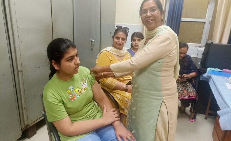 ਐੱਚਪੀਵੀ ਟੀਕਾਕਰਣ ਜਾਗਰੂਕਤਾ ਲਈ ਡਾਕਟਰਾਂ ਨੇ ਆਪਣੀ ਬੱਚੀਆ ਨੂੰ ਲਗਵਾਏ ਟੀਕੇ