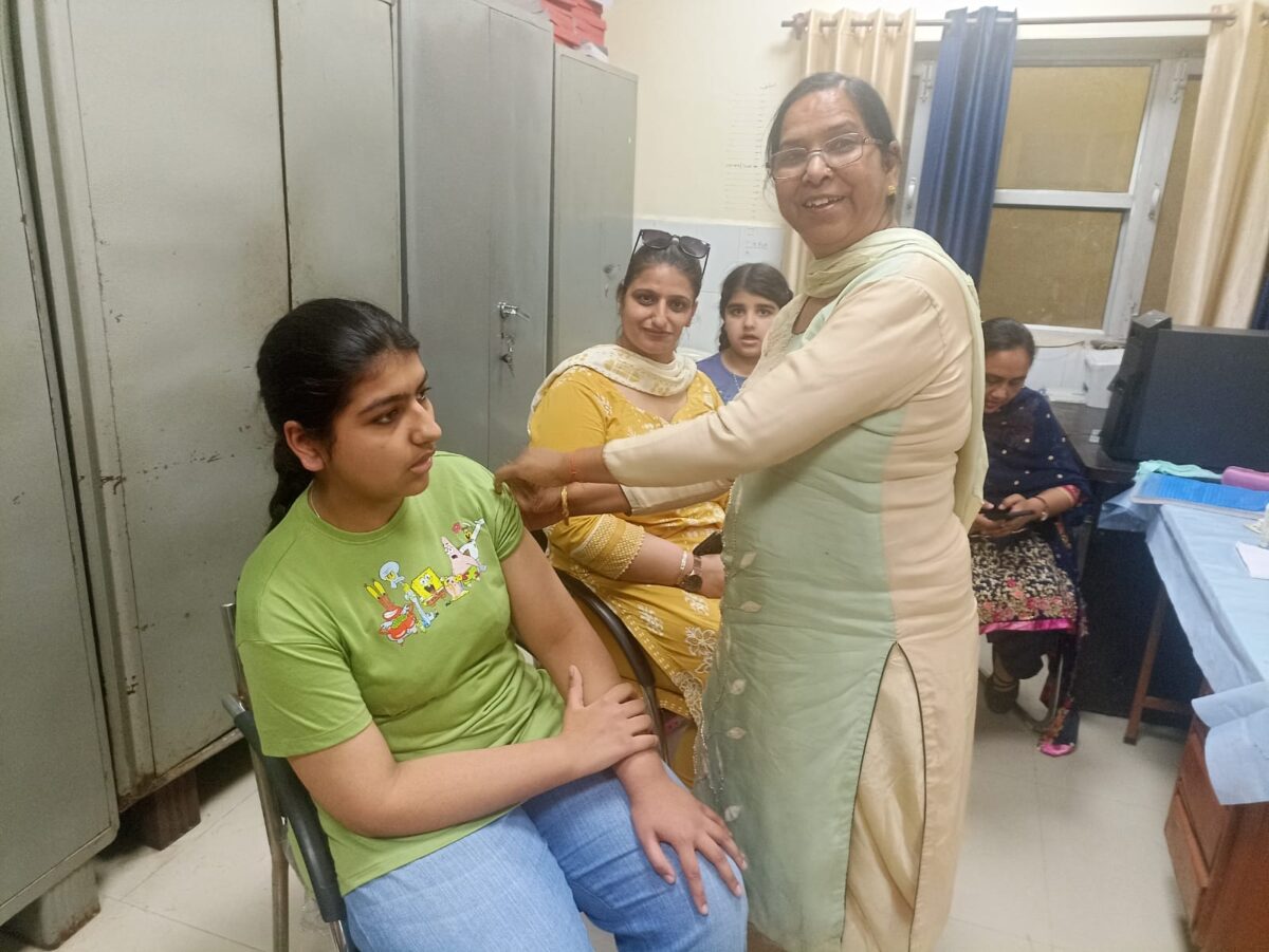 ਐੱਚਪੀਵੀ ਟੀਕਾਕਰਣ ਜਾਗਰੂਕਤਾ ਲਈ ਡਾਕਟਰਾਂ ਨੇ ਆਪਣੀ ਬੱਚੀਆ ਨੂੰ ਲਗਵਾਏ ਟੀਕੇ