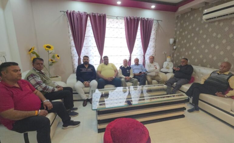 ਗੁਰਦਾਸਪੁਰ ਵਿੱਚ ਡਕੈਤੀ ਦਾ ਸ਼ਿਕਾਰ ਹੋਏ ਪਰਿਵਾਰ ਨੂੰ ਮਿਲੀ ਅਖਿਲ ਭਾਰਤੀ ਰਾਮੇਤਰਾ ਮਹਾਜਨ ਬਿਰਾਦਰੀ ਦੀ ਹਮਦਰਦੀ