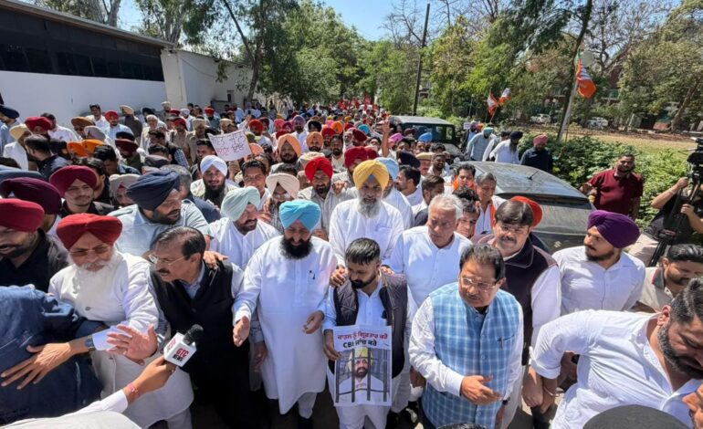  ਮੁੱਖ ਮੰਤਰੀ ਜੇਕਰ ਲਾਲਜੀਤ ਭੁੱਲਰ ਦੀ ਪੁਸ਼ਤਪਨਾਹੀ ਨਹੀਂ ਕਰ ਰਿਹਾ ਤਾ ਸੀਬੀਆਈ ਨੂੰ ਦੇਵੇ ਜਾਂਚ – ਬਿਕਰਮ ਸਿੰਘ ਮਜੀਠੀਆ