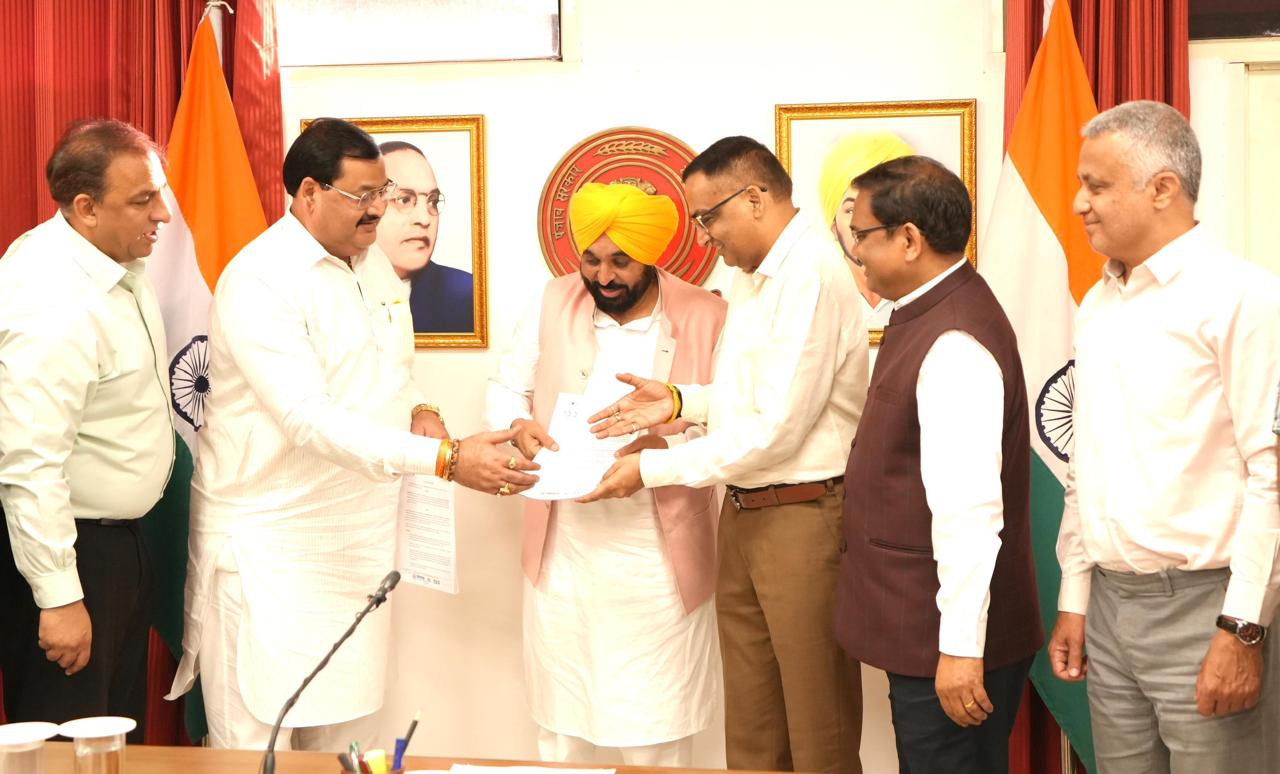 ਭਗਵੰਤ ਮਾਨ ਸਰਕਾਰ ਦੀ ‘ਖੇਡ ਕ੍ਰਾਂਤੀ’ ਨੇ ਪੰਜਾਬ ਨੂੰ ਕੌਮਾਂਤਰੀ ਖੇਡ ਨਕਸ਼ੇ ’ਤੇ ਉਭਾਰਿਆ, ਹਾਕੀ ਏਸ਼ੀਅਨ ਚੈਂਪੀਅਨਜ਼ ਟਰਾਫੀ ਨਾਲ ਪਹਿਲੀ ਵਾਰ ਅੰਤਰਰਾਸ਼ਟਰੀ ਹਾਕੀ ਟੂਰਨਾਮੈਂਟ ਦੀ ਮੇਜ਼ਬਾਨੀ ਕਰੇਗਾ ਪੰਜਾਬ