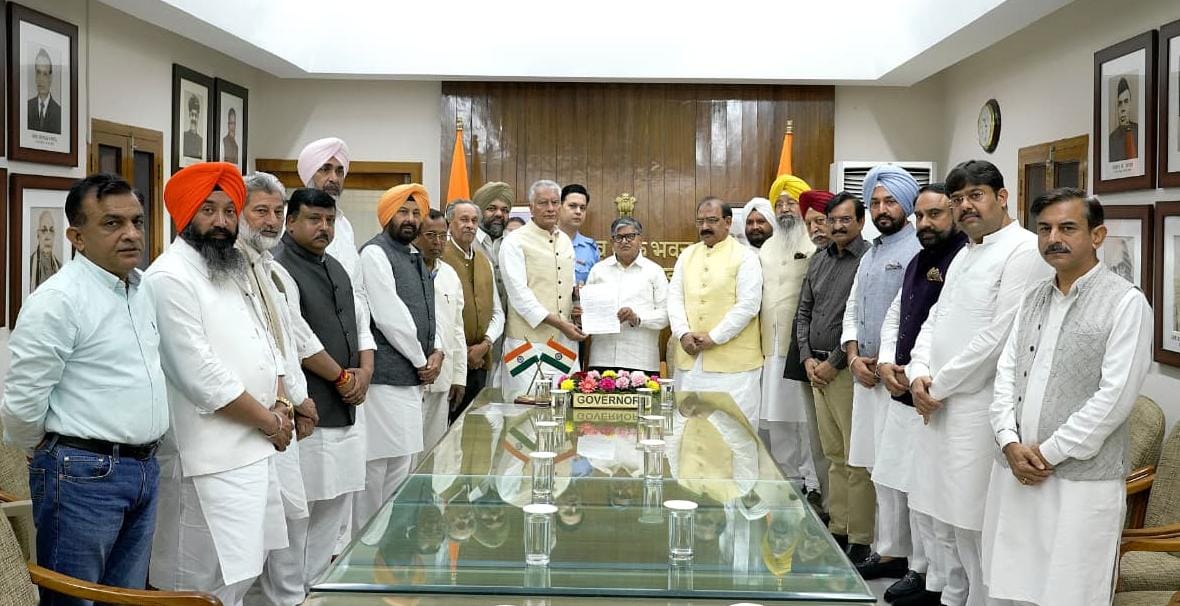 ਡੀਐਮ ਰੰਧਾਵਾ ਕੇਸ ਦੀ ਸੀਬੀਆਈ ਜਾਂਚ ਨੂੰ ਲੈਕੇ ਭਾਜਪਾ ਦਾ ਵਫਦ ਸੂਬਾ ਪ੍ਰਧਾਨ ਦੀ ਅਗਵਾਈ ਵਿਚ ਰਾਜਪਾਲ ਨੂੰ ਮਿਲਿਆ