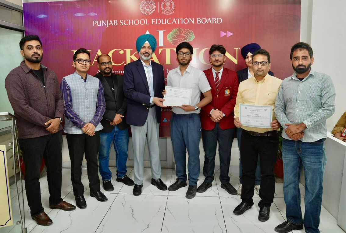 ਮਾਨ ਸਰਕਾਰ ਨੇ ਪੰਜਾਬ ਦੇ ਕਲਾਸਰੂਮਾਂ ਨੂੰ ਭਵਿੱਖਮੁਖੀ ਬਣਾਇਆ, ਏਆਈ ਹੈਕਾਥੌਨ ਦੌਰਾਨ 1000ਤੋਂ ਵੱਧ ਸਰਕਾਰੀ ਸਕੂਲਾਂ ਦੇ ਵਿਦਿਆਰਥੀਆਂ ਨੂੰ ਅਤਿ-ਆਧੁਨਿਕ ਤਕਨਾਲੋਜੀ ਦੀ ਸਿਖਲਾਈ