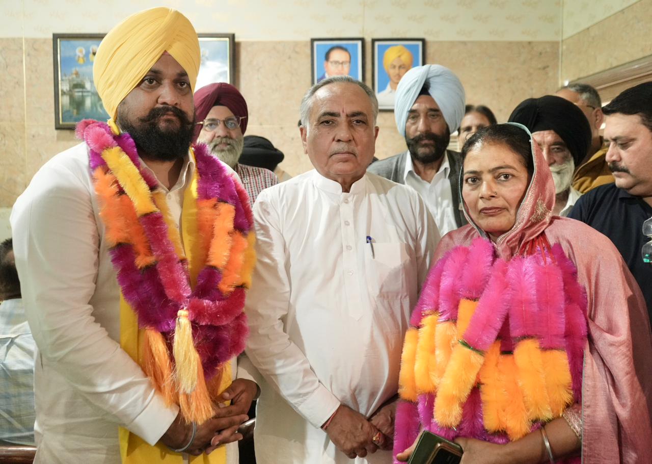 ਰਮਨ ਬਹਿਲ ਦੀ ਮੌਜੂਦਗੀ ਵਿੱਚ ਗੁਰਦਾਸਪੁਰ ਬਲਾਕ ਸੰਮਤੀ ਦੇ ਨਵ-ਨਿਯੁਕਤ ਚੇਅਰਮੈਨ ਰਣਜੀਤ ਸਿੰਘ ਰਾਣਾ ਅਤੇ ਵਾਈਸ ਚੇਅਰਪਰਸਨ ਸ੍ਰੀਮਤੀ ਲਖਵਿੰਦਰ ਕੌਰ ਨੇ ਅਹੁਦਾ ਸੰਭਾਲਿਆ