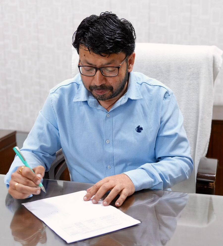 ਡਾ. ਰਵਜੋਤ ਸਿੰਘ ਨੇ ਜੇਲ੍ਹ ਮੰਤਰੀ ਦਾ ਅਹੁਦਾ ਸੰਭਾਲਿਆ; ਪਾਰਟੀ ਦੇ ਕੌਮੀ ਕਨਵੀਨਰ ਅਰਵਿੰਦ ਕੇਜਰੀਵਾਲ ਅਤੇ ਮੁੱਖ ਮੰਤਰੀ ਭਗਵੰਤ ਸਿੰਘ ਮਾਨ ਦਾ ਨਵੀਂ ਜ਼ਿੰਮੇਵਾਰੀ ਲਈ ਕੀਤਾ ਧੰਨਵਾਦ