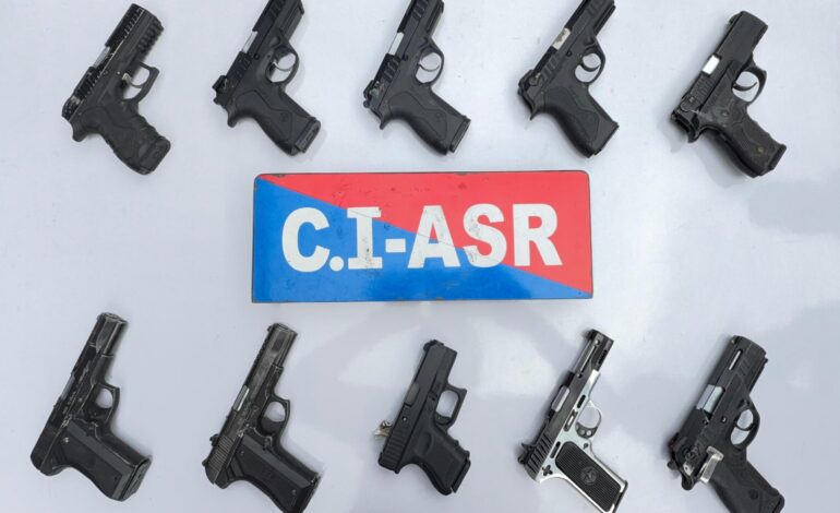 ਅੰਮ੍ਰਿਤਸਰ ਵਿੱਚ ਸਰਹੱਦ ਪਾਰੋਂ ਚੱਲ ਰਹੇ ਗੈਰ-ਕਾਨੂੰਨੀ ਹਥਿਆਰ ਤਸਕਰੀ ਮਾਡਿਊਲ ਨਾਲ ਜੁੜੇ ਦੋ ਵਿਅਕਤੀ ਕਾਬੂ; 10 ਆਧੁਨਿਕ ਪਿਸਤੌਲ ਬਰਾਮਦ