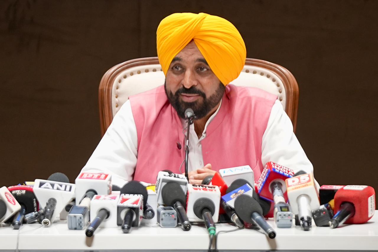 ਹੁਣ ਪ੍ਰਧਾਨ ਮੰਤਰੀ ਮੋਦੀ ਲਈ ਅੱਗੇ ਵਧਣ ਅਤੇ ਅਸਲ ਵਿੱਚ ‘ਜੰਗ ਰੋਕਣ’ ਦੀ ਜ਼ਿੰਮੇਵਾਰੀ ਲੈਣ ਦਾ ਸਮਾਂ ਆ ਗਿਆ ਹੈ: ਮੁੱਖ ਮੰਤਰੀ ਭਗਵੰਤ ਸਿੰਘ ਮਾਨ