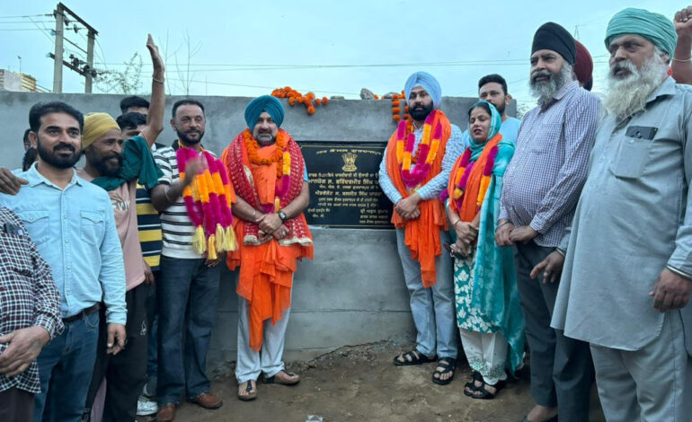 ਗੁਰਦਾਸਪੁਰ ਦੇ ਵੱਖ-ਵੱਖ ਵਾਰਡਾਂ ਵਿੱਚ ਵਿਕਾਸ ਕੰਮਾਂ ਦੀ ਰਫ਼ਤਾਰ ਤੇਜ਼: ਵਿਧਾਇਕ ਪਾਹੜਾ ਵੱਲੋਂ ਨਬੀਪੁਰ ਕਾਲੋਨੀ ਵਿੱਚ ਉਦਘਾਟਨ