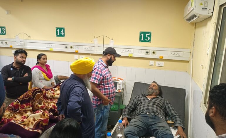 ਨਗਰ ਕੌਂਸਲ ਪ੍ਰਧਾਨ ਐਡਵੋਕੇਟ ਬਲਜੀਤ ਸਿੰਘ ਪਾਹੜਾ ਹਸਪਤਾਲ ਪਹੁੰਚੇ, ਜ਼ਖ਼ਮੀਆਂ ਦਾ ਜਾਣਿਆ ਹਾਲਚਾਲ