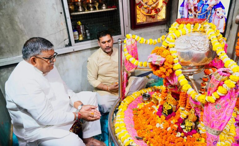 ਪੰਜਾਬ ਦੇ ਰਾਜਪਾਲ ਸ੍ਰੀ ਗੁਲਾਬ ਚੰਦ ਕਟਾਰੀਆ, ਗੁਰਦੁਆਰਾ ਸ੍ਰੀ ਅੱਚਲ ਸਾਹਿਬ ਅਤੇ ਸ੍ਰੀ ਅਚਲੇਸ਼ਵਰ ਧਾਮ, ਬਟਾਲਾ ਵਿਖੇ ਨਤਮਸਤਕ ਹੋਏ