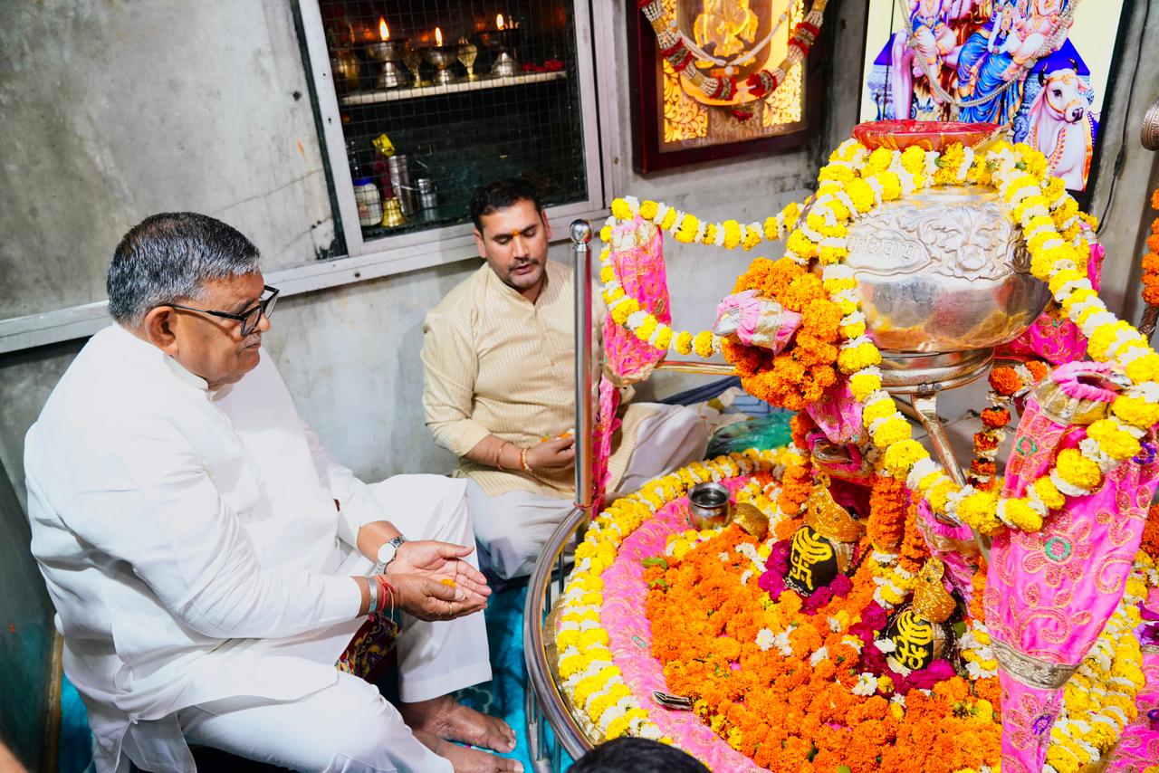 ਪੰਜਾਬ ਦੇ ਰਾਜਪਾਲ ਸ੍ਰੀ ਗੁਲਾਬ ਚੰਦ ਕਟਾਰੀਆ, ਗੁਰਦੁਆਰਾ ਸ੍ਰੀ ਅੱਚਲ ਸਾਹਿਬ ਅਤੇ ਸ੍ਰੀ ਅਚਲੇਸ਼ਵਰ ਧਾਮ, ਬਟਾਲਾ ਵਿਖੇ ਨਤਮਸਤਕ ਹੋਏ