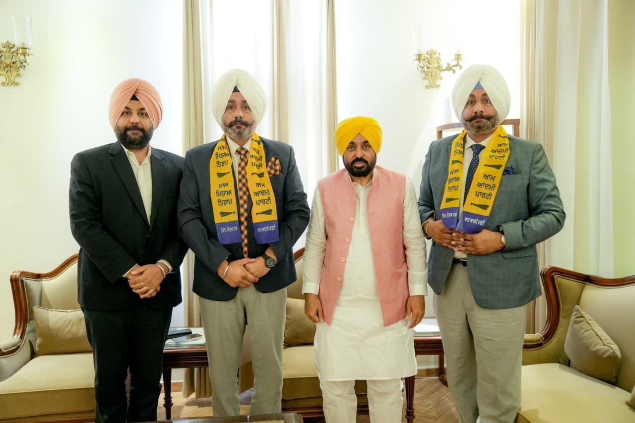 ਐਡਵੋਕੇਟ ਜੀਐਸ ਘੁੰਮਣ ਅਤੇ ਐਡਵੋਕੇਟ ਜੀਪੀਐਸ ਘੁੰਮਣ ‘ਆਪ’ ਵਿੱਚ ਸ਼ਾਮਲ