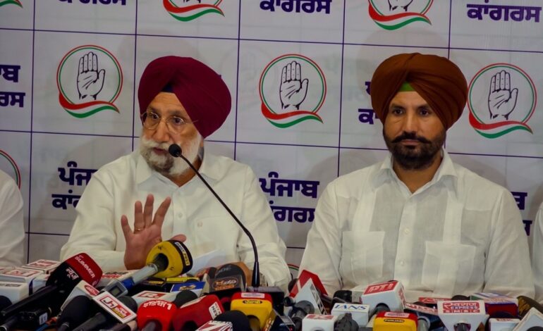 ਥਾਣਿਆਂ ਨੂੰ ਕਰੰਟ ਦੀਆਂ ਤਾਰਾਂ ਦਾ ਪਹਿਰਾ ਅਤੇ ਜੇਲ੍ਹਾਂ ‘ਚੋਂ ਗੈਂਗਸਟਰਾਂ ਦੀਆਂ ਇੰਟਰਵਿਊਆਂ ਨੇ ਖੋਲ੍ਹੀ ਸਰਕਾਰ ਦੀ ਪੋਲ – ਸੁਖਜਿੰਦਰ ਸਿੰਘ ਰੰਧਾਵਾ