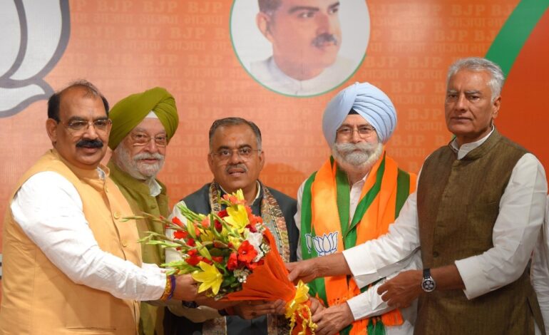 1984 ਦੇ ਸਿੱਖ ਨਰਸੰਘਾਰ ਦੇ ਪੀੜਤਾਂ ਦੇ ਵਕੀਲ, ਸੀਨੀਅਰ ਅਧਿਵਕਤਾ, ਪ੍ਰਸਿੱਧ ਮਨੁੱਖੀ ਅਧਿਕਾਰ ਅਤੇ ਬਾਲ ਅਧਿਕਾਰ ਕਾਰਕੁਨ ਅਤੇ ਪੰਜਾਬ ਦੇ ਸਾਬਕਾ ਨੇਤਾ ਪ੍ਰਤੀਪੱਖ ਪਦਮਸ਼੍ਰੀ ਸਰਦਾਰ ਐਚ. ਐਸ. ਫੂਲਕਾ ਭਾਰਤੀ ਜਨਤਾ ਪਾਰਟੀ ਵਿੱਚ ਸ਼ਾਮਲ ਹੋਏ