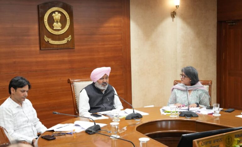 ਭਗਵੰਤ ਮਾਨ ਸਰਕਾਰ ਵੱਲੋਂ ਜਨਤਕ ਸੇਵਾਵਾਂ ਵਿੱਚ ਸੁਧਾਰ ਲਈ ਬਕਾਇਆ ਆਰ.ਸੀ. ਅਤੇ ਡਰਾਈਵਿੰਗ ਲਾਇਸੰਸ ਅਰਜ਼ੀਆਂ ਦੇ ਸਮਾਂਬੱਧ ਨਿਪਟਾਰੇ ਦੇ ਨਿਰਦੇਸ਼: ਹਰਪਾਲ ਸਿੰਘ ਚੀਮਾ