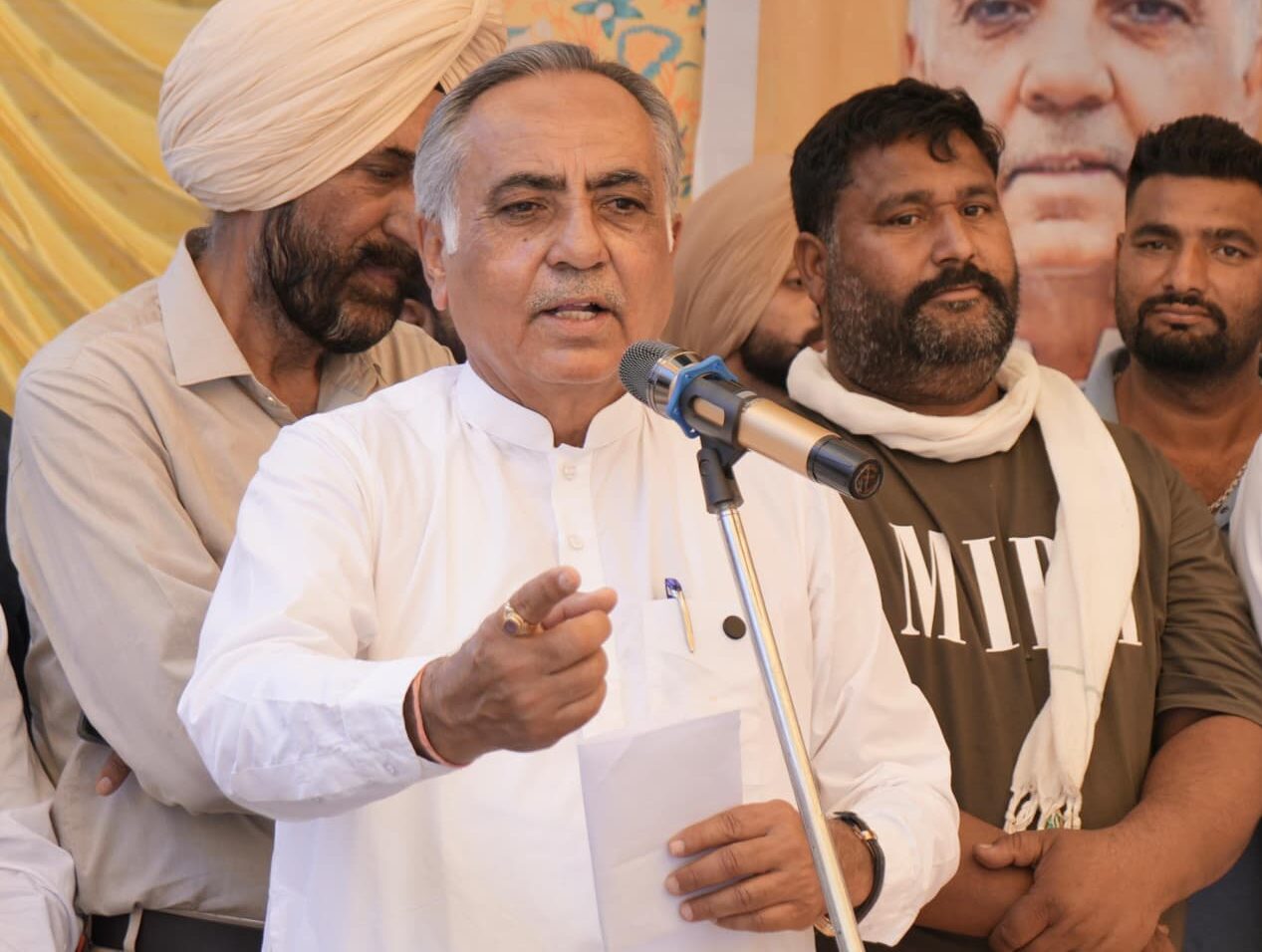 ਰਮਨ ਬਹਿਲ ਨੇ ਪਿੰਡ ਤਿੱਬੜ ਵਾਸੀਆਂ ਦੀ ਦਹਾਕਿਆਂ ਪੁਰਾਣੀ ਮੰਗ ਕੀਤੀ ਪੂਰੀ