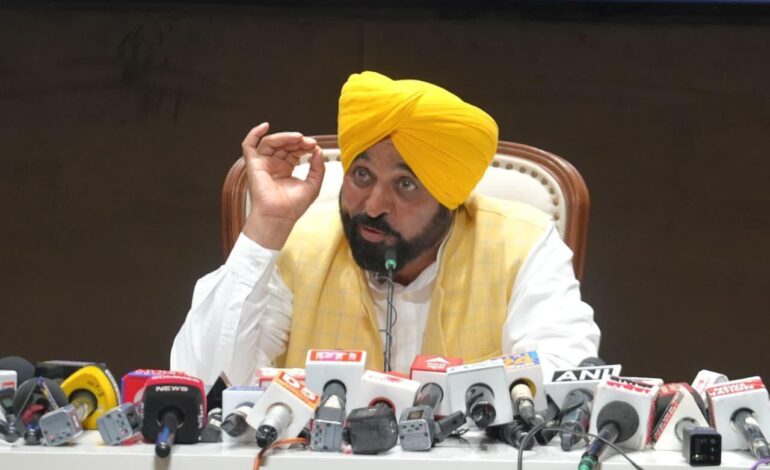 ਰਾਘਵ ਚੱਢਾ ਦੱਸਣ, ਜਨਹਿਤ ਦੇ ਮੁੱਦਿਆਂ ‘ਤੇ ਮੋਦੀ ਸਰਕਾਰ ਵਿਰੁੱਧ ਬੋਲਣ ਤੋਂ ਕਿਉਂ ਡਰ ਰਹੇ ਹਨ? – ‘ਆਪ’