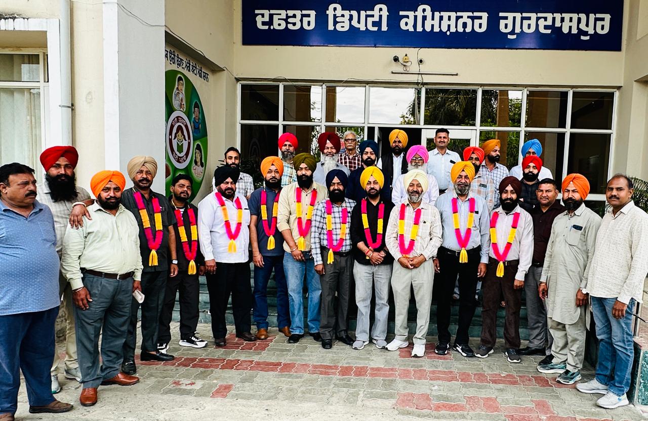 ਡਰਾਈਵਰ ਅਤੇ ਟੈਕਨੀਕਲ ਇੰਪਲਾਇਜ਼ ਯੂਨੀਅਨ ਗੁਰਦਾਸਪੁਰ ਦੀ ਮੀਟਿੰਗ ਵਿੱਚ ਪੁਰਾਣੀ ਯੂਨੀਅਨ ਭੰਗ, ਨਵੀਂ ਯੂਨੀਅਨ ਦਾ ਗਠਨ