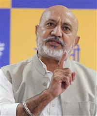 ਸੁਨੀਲ ਜਾਖੜ ਆਪਣੀ ਕੁਰਸੀ ਬਚਾਉਣ ਲਈ ਪੰਜਾਬ ਦੀ ਨੌਜਵਾਨਾਂ ਦਾ ਅਪਮਾਨ ਕਰਨਾ ਬੰਦ ਕਰਨ: ਬਲਤੇਜ ਪੰਨੂ